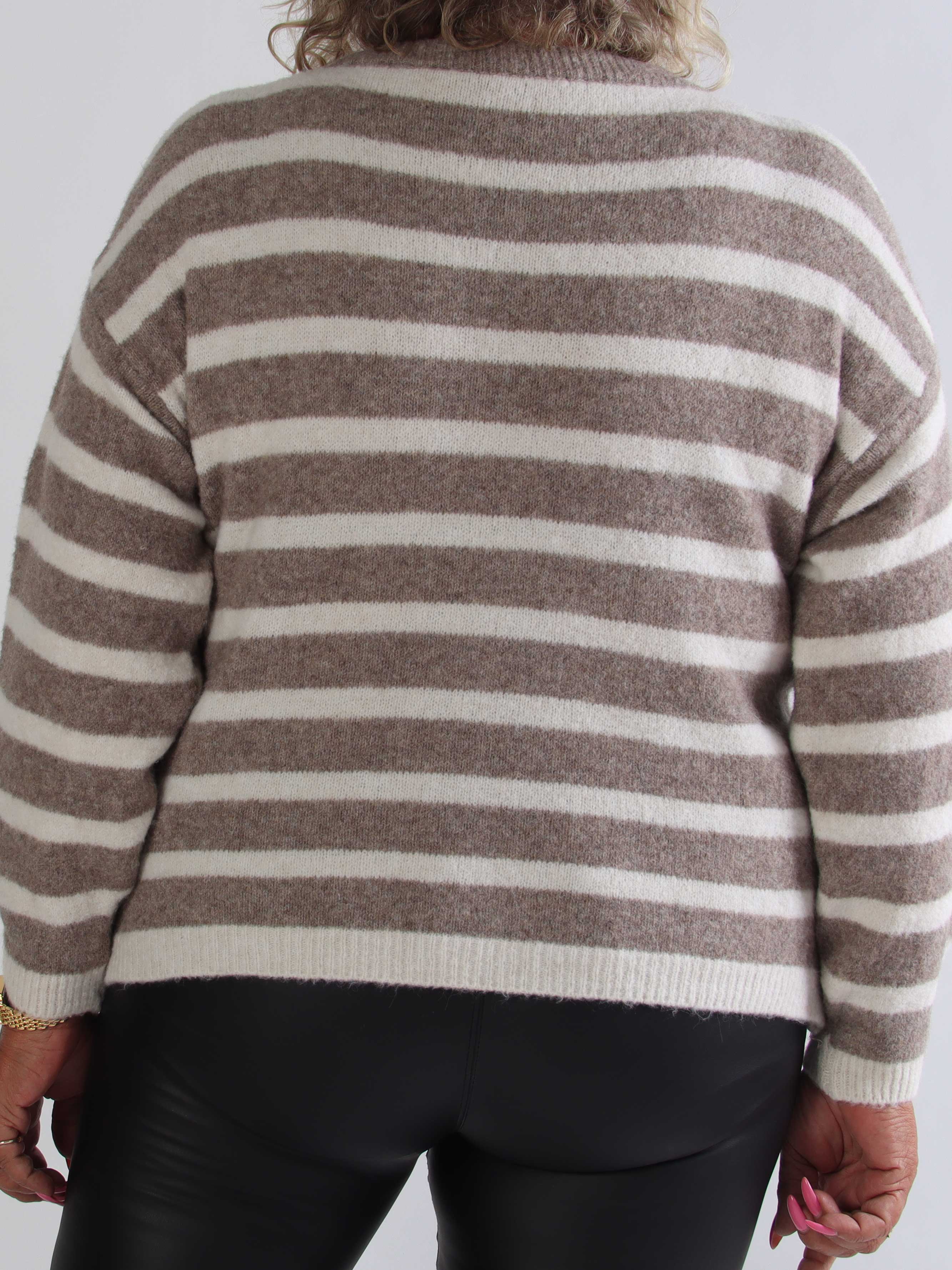 Romilly - Blød plus size strikbluse i en behagelig viskoseblanding med striber